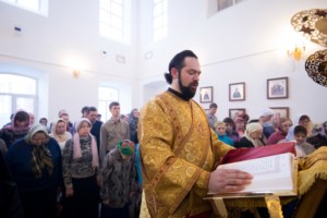Митрополит Саратовский совершил Божественную литургию в храме во имя святителя Митрофана Воронежского города Саратова