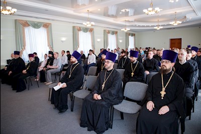 Митрополит Игнатий вручил дипломы выпускникам СПДС