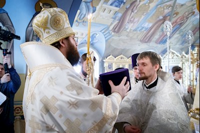 Крещальная литургия в Свято-Троицком кафедральном соборе Саратова