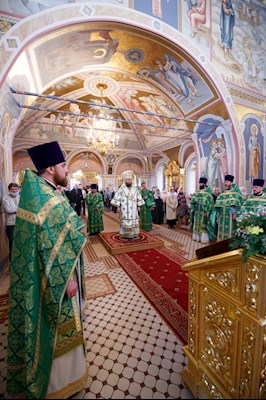 Митрополит Игнатий совершил Божественную литургию в Свято-Троицком кафедральном соборе г. Саратова