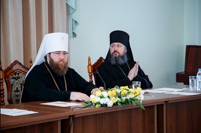Митрополит Игнатий вручил дипломы выпускникам СПДС