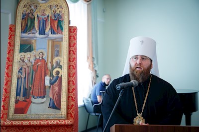 Митрополит Игнатий вручил дипломы выпускникам СПДС