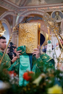 Митрополит Игнатий совершил Божественную литургию в Свято-Троицком кафедральном соборе г. Саратова