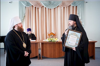 Митрополит Игнатий вручил дипломы выпускникам СПДС