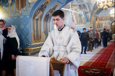 Крещальная литургия в Свято-Троицком кафедральном соборе Саратова