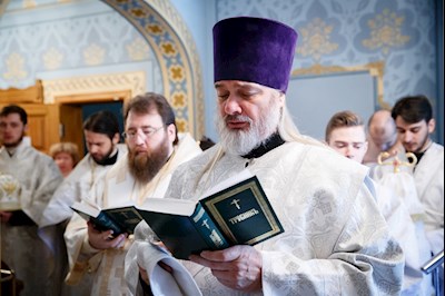 Крещальная литургия в Свято-Троицком кафедральном соборе Саратова
