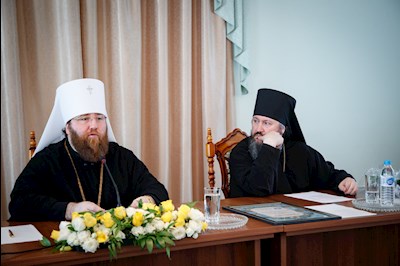 Митрополит Игнатий вручил дипломы выпускникам СПДС