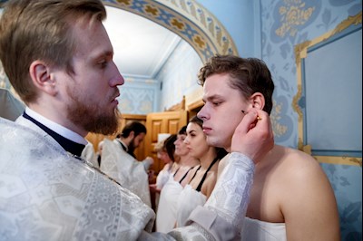 Крещальная литургия в Свято-Троицком кафедральном соборе Саратова