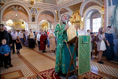 Митрополит Игнатий совершил Божественную литургию в Свято-Троицком кафедральном соборе г. Саратова