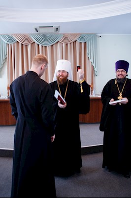 Митрополит Игнатий вручил дипломы выпускникам СПДС
