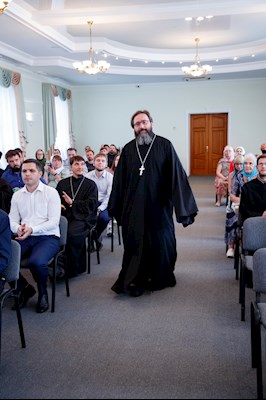 Митрополит Игнатий вручил дипломы выпускникам СПДС