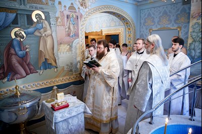 Крещальная литургия в Свято-Троицком кафедральном соборе Саратова