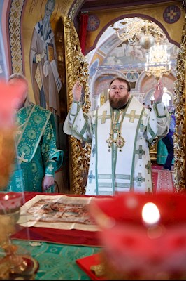 Митрополит Игнатий совершил Божественную литургию в Свято-Троицком кафедральном соборе г. Саратова
