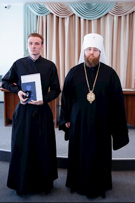 Митрополит Игнатий вручил дипломы выпускникам СПДС