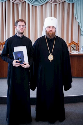 Митрополит Игнатий вручил дипломы выпускникам СПДС