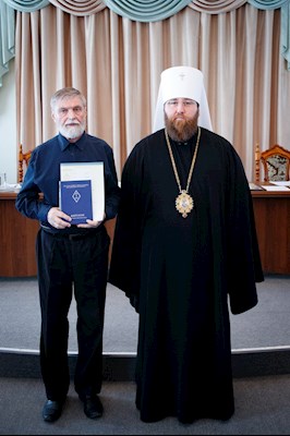 Митрополит Игнатий вручил дипломы выпускникам СПДС