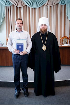 Митрополит Игнатий вручил дипломы выпускникам СПДС