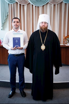 Митрополит Игнатий вручил дипломы выпускникам СПДС