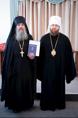 Митрополит Игнатий вручил дипломы выпускникам СПДС