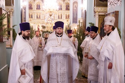 Соборное служение архиереев Саратовской митрополии в Свято-Духовском соборе Саратова