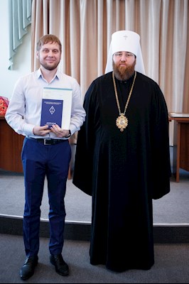 Митрополит Игнатий вручил дипломы выпускникам СПДС