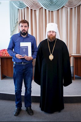 Митрополит Игнатий вручил дипломы выпускникам СПДС