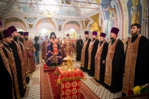 В канун празднования Собора Саратовских святых Митрополит Лонгин совершил Всенощное бдение в Свято-Троицком кафедральном соборе города Саратова
