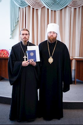 Митрополит Игнатий вручил дипломы выпускникам СПДС