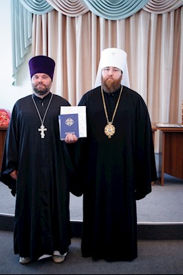 Митрополит Игнатий вручил дипломы выпускникам СПДС