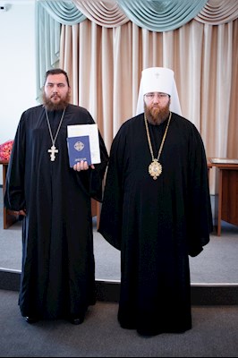 Митрополит Игнатий вручил дипломы выпускникам СПДС