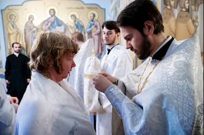 Крещальная литургия в Свято-Троицком кафедральном соборе Саратова