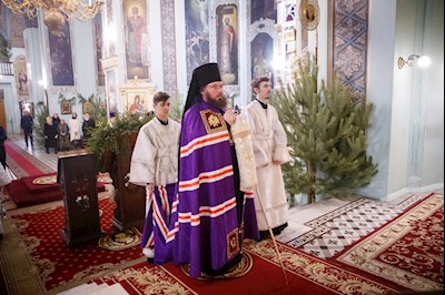 Соборное служение архиереев Саратовской митрополии в Свято-Духовском соборе Саратова