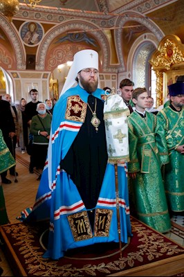 Митрополит Игнатий совершил Божественную литургию в Свято-Троицком кафедральном соборе г. Саратова