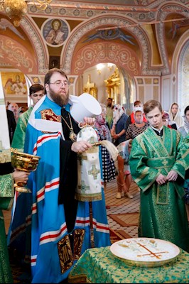 Митрополит Игнатий совершил Божественную литургию в Свято-Троицком кафедральном соборе г. Саратова
