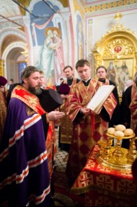 В канун празднования Собора Саратовских святых Митрополит Лонгин совершил Всенощное бдение в Свято-Троицком кафедральном соборе города Саратова