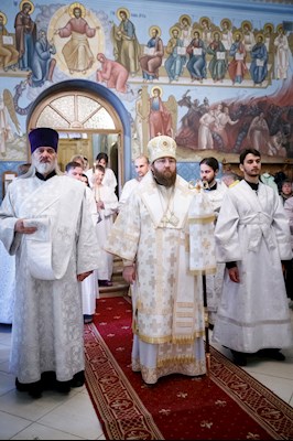 Крещальная литургия в Свято-Троицком кафедральном соборе Саратова