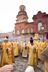Митрополит Саратовский совершил Божественную литургию в храме во имя святителя Митрофана Воронежского города Саратова