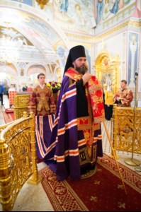 В канун празднования Собора Саратовских святых Митрополит Лонгин совершил Всенощное бдение в Свято-Троицком кафедральном соборе города Саратова