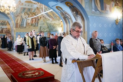 Крещальная литургия в Свято-Троицком кафедральном соборе Саратова