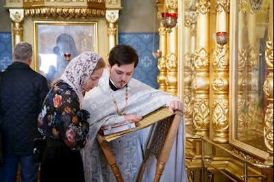 Крещальная литургия в Свято-Троицком кафедральном соборе Саратова