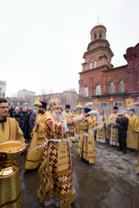 Митрополит Саратовский совершил Божественную литургию в храме во имя святителя Митрофана Воронежского города Саратова