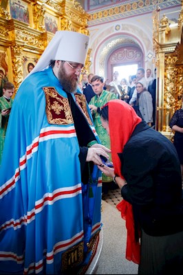 Митрополит Игнатий совершил Божественную литургию в Свято-Троицком кафедральном соборе г. Саратова