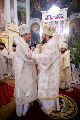 Соборное служение архиереев Саратовской митрополии в Свято-Духовском соборе Саратова