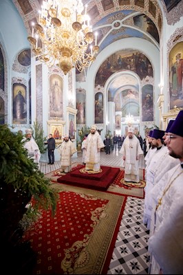 Соборное служение архиереев Саратовской митрополии в Свято-Духовском соборе Саратова