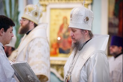 Соборное служение архиереев Саратовской митрополии в Свято-Духовском соборе Саратова