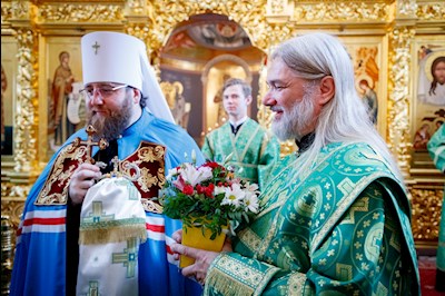 Митрополит Игнатий совершил Божественную литургию в Свято-Троицком кафедральном соборе г. Саратова