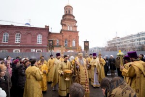 Митрополит Саратовский совершил Божественную литургию в храме во имя святителя Митрофана Воронежского города Саратова