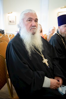 Митрополит Игнатий вручил благодарственные письма за поддержку церковных социальных проектов во время пандемии
