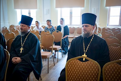 Митрополит Игнатий вручил благодарственные письма за поддержку церковных социальных проектов во время пандемии