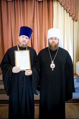 Митрополит Игнатий вручил благодарственные письма за поддержку церковных социальных проектов во время пандемии